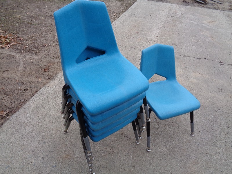 lot 21 image: 6 School  Daycare Chairs