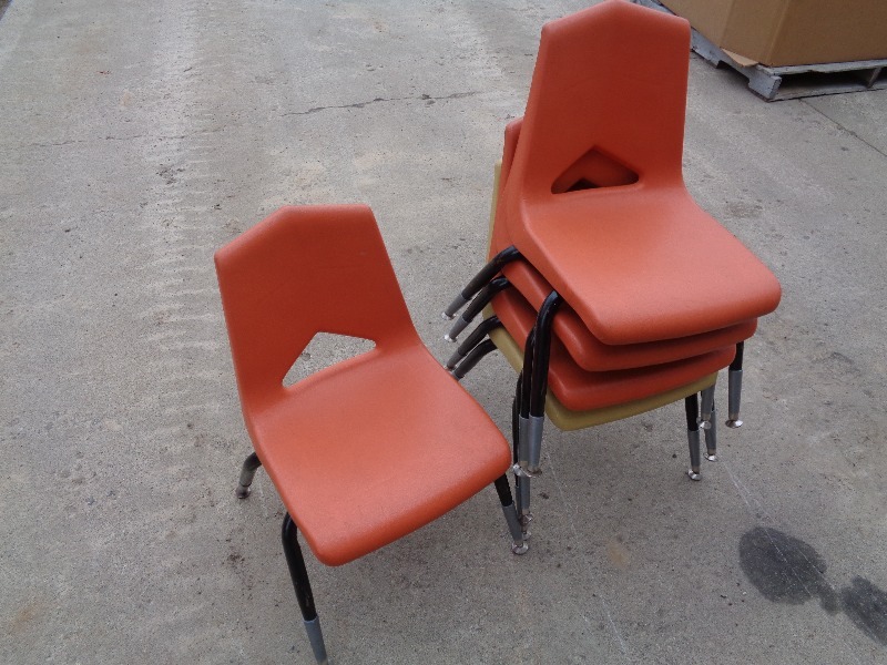 lot 24 image: 5 School  Daycare Chairs