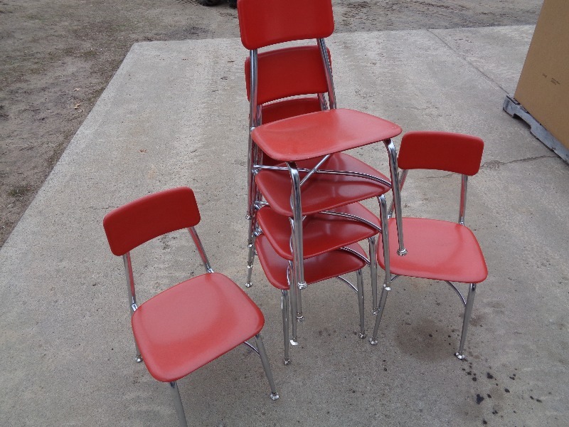 lot 25 image: 6 School  Daycare Chairs