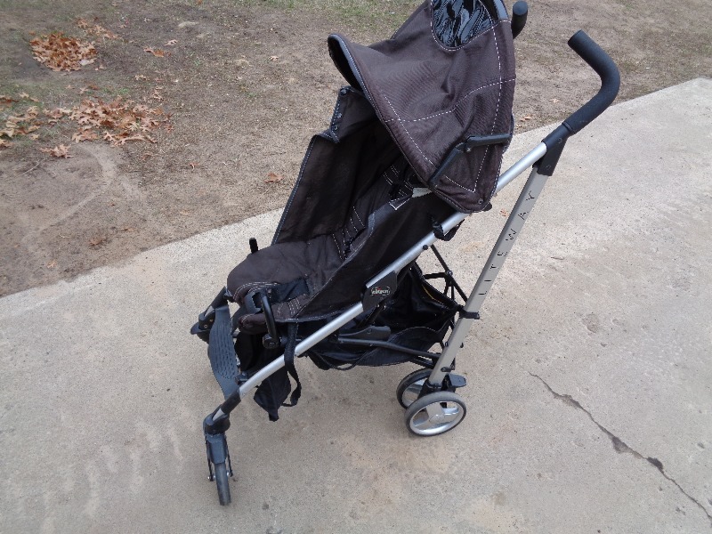 lot 32 image: Chicco Stroller