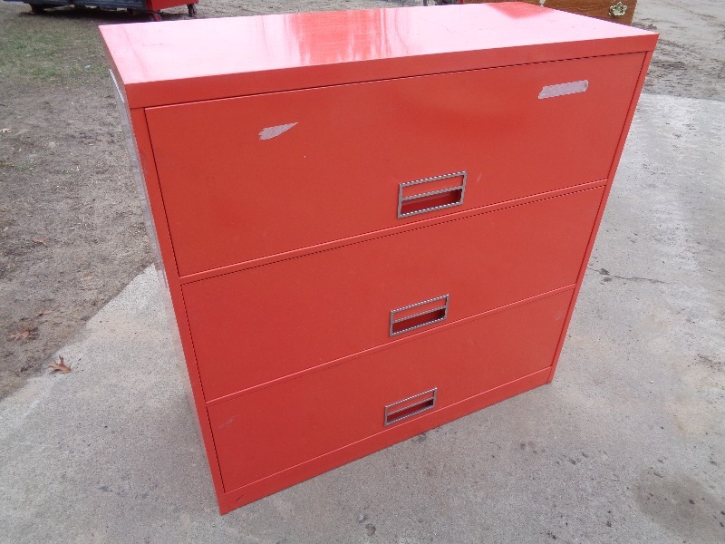 lot 38 image: 3 Drawer Lateral File Cabinet