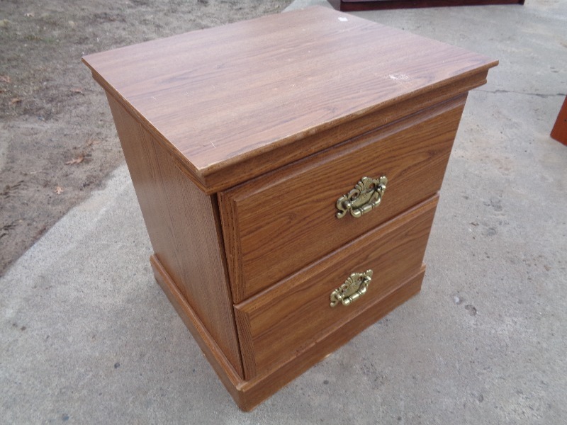 lot 41 image: 2 Drawer Night Stand