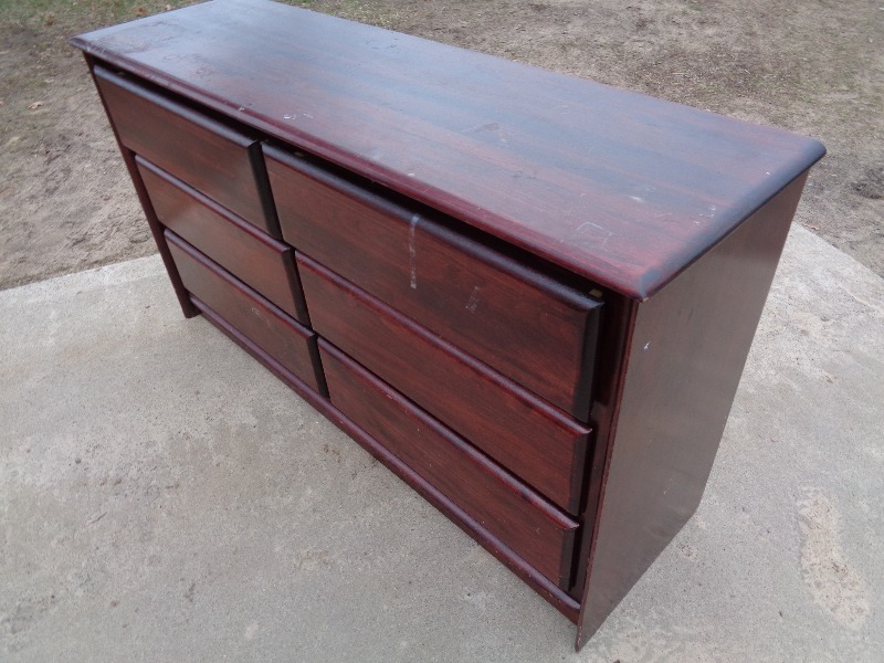 lot 43 image: 6 Drawer Dresser