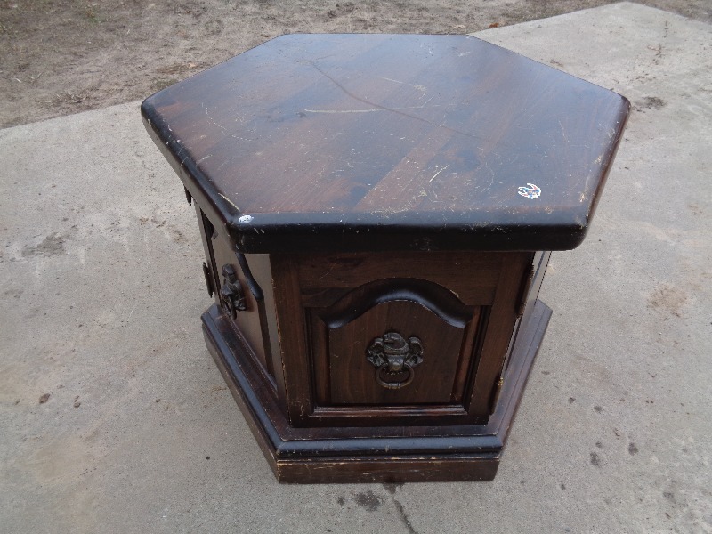 lot 45 image: Octagon End Table with Storage