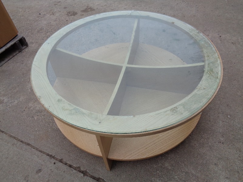 lot 46 image: Large Round Coffee Table