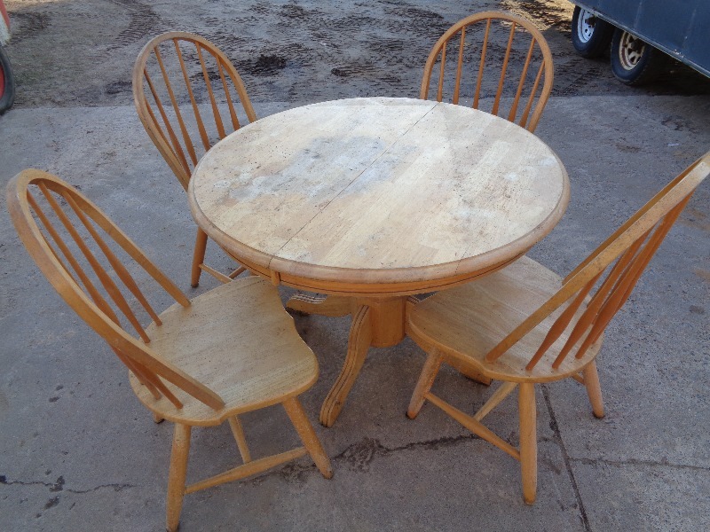 lot 57 image: Table and 4 Chairs