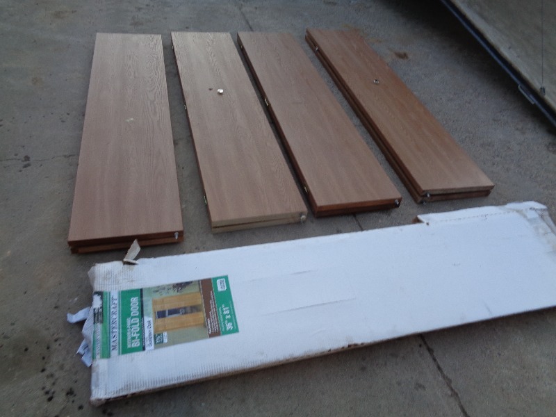 lot 67 image: Assorted Bi Fold Closet Doors