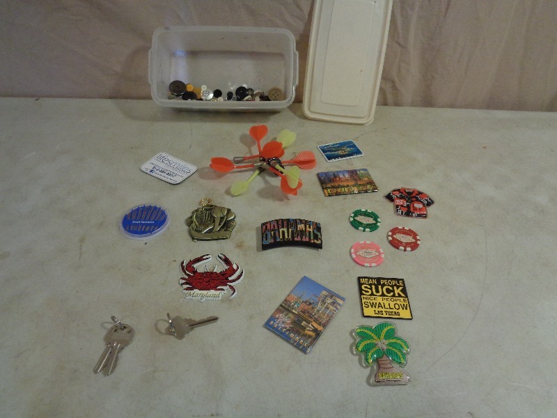 lot 86 image: Buttons, Magnets, and More