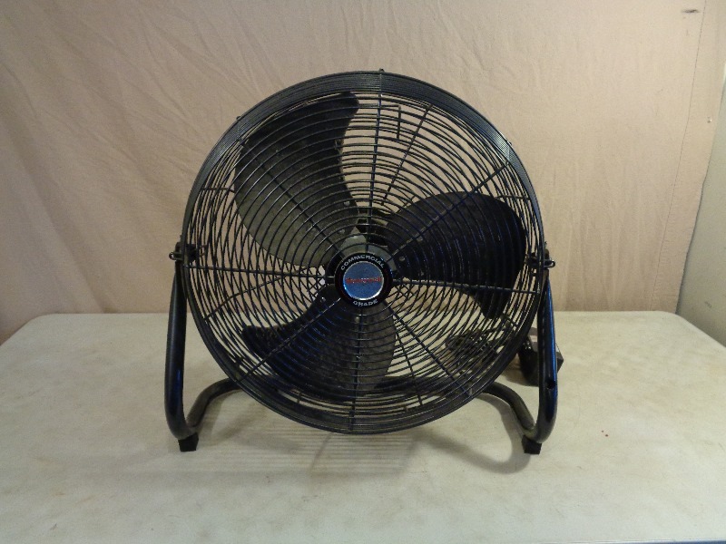 lot 102 image: Honeywell Commercial Grade Fan