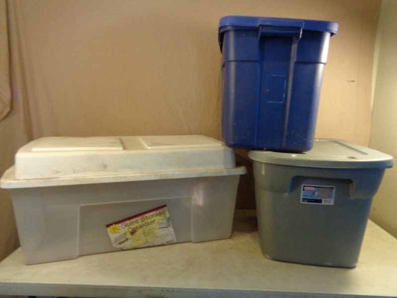 lot 104 image: 3 Assorted Totes with Lids