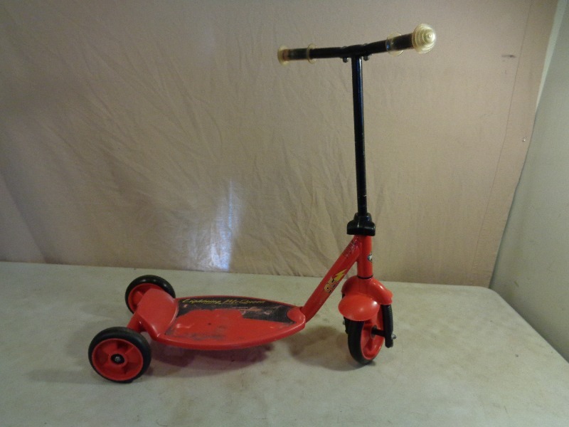 lot 118 image: Kids Scooter