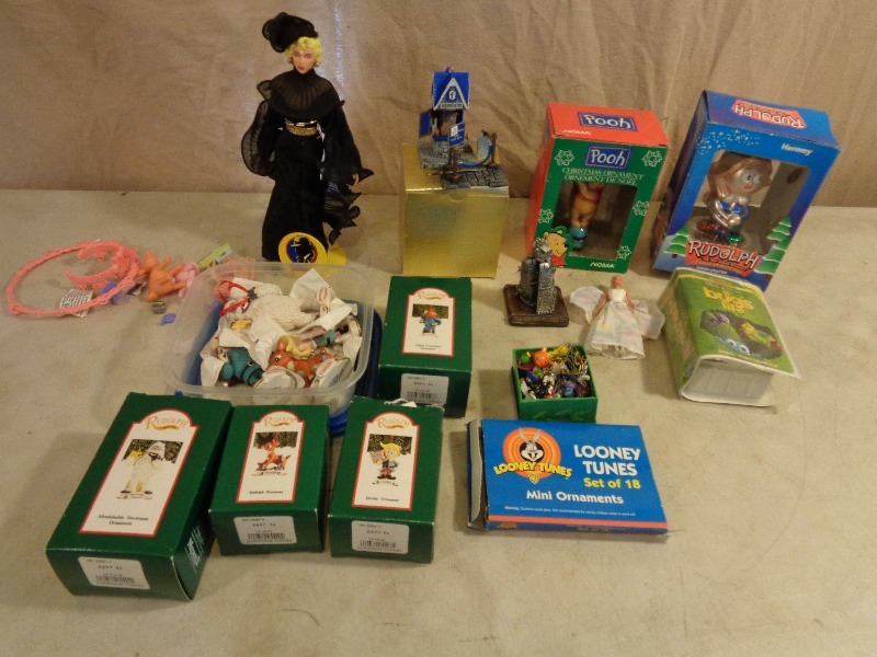 lot 127 image: Colector Ornaments and More