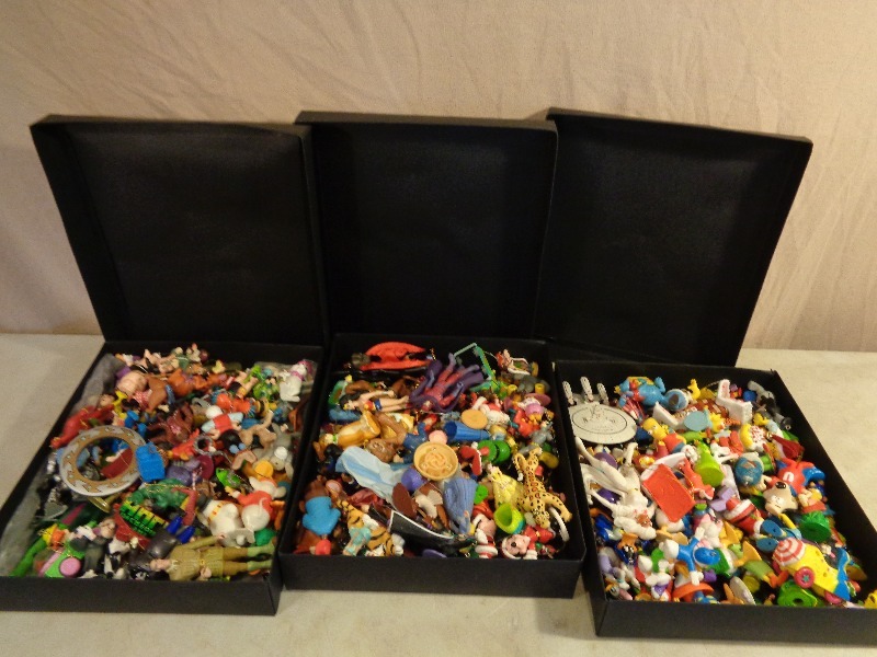 lot 130 image: Collector Ornaments