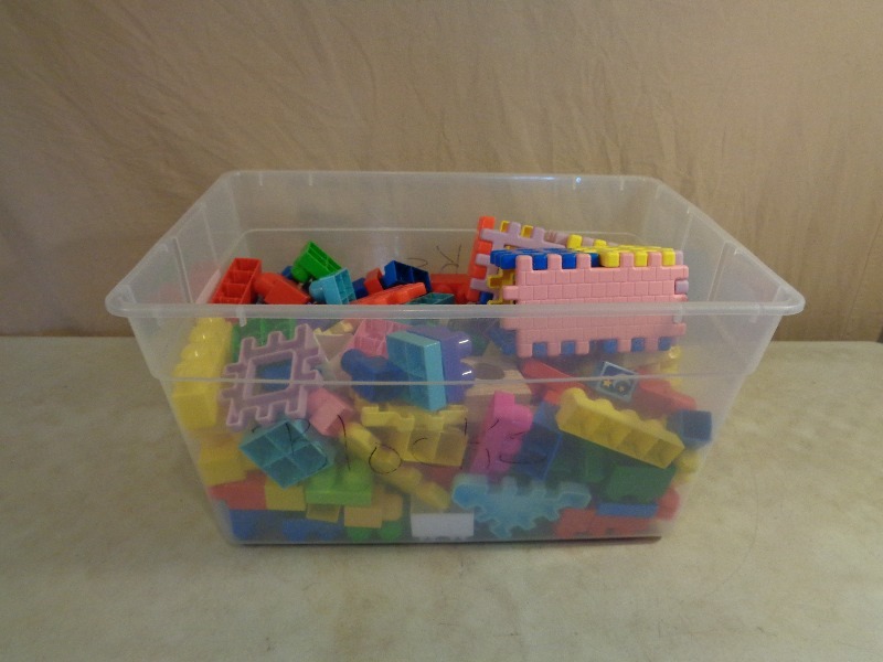 lot 143 image: Tote Full of Blocks