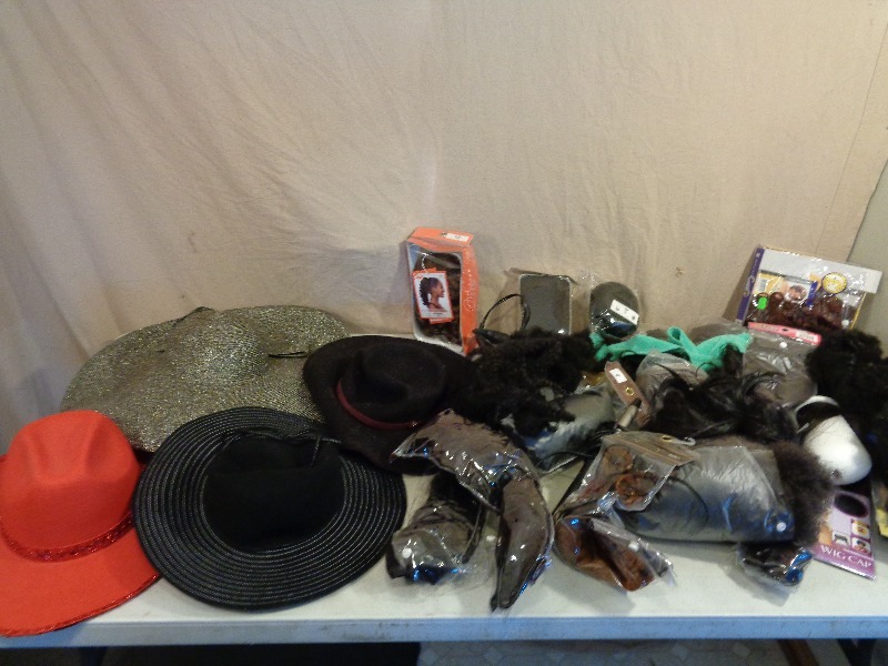 lot 159 image: Hats, Hair, and Hair Accessories