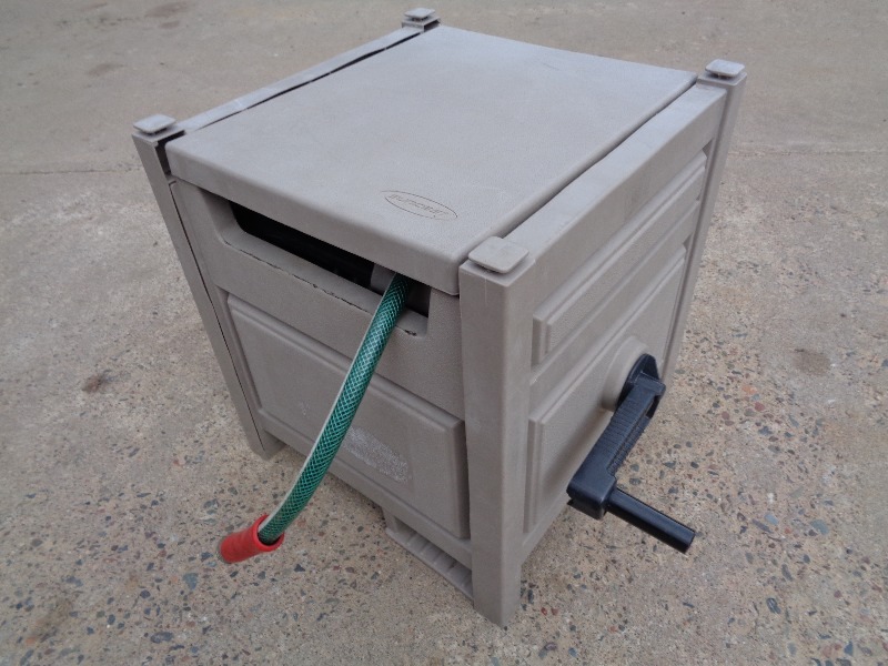 lot 7 image: Suncast Hose Reel with Hose