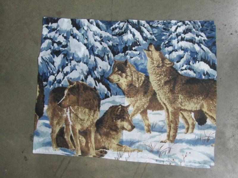 lot 87 image: Alcove Midnight Wolves Bed Shams