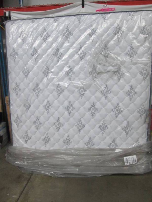 lot 11 image: Serta Lakes Winds Perfect Sleeper Firm Mattress - King