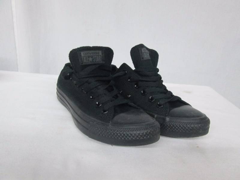 lot 91 image: Converse Unisex Chuck Taylor All Star Low-Cut Sneakers