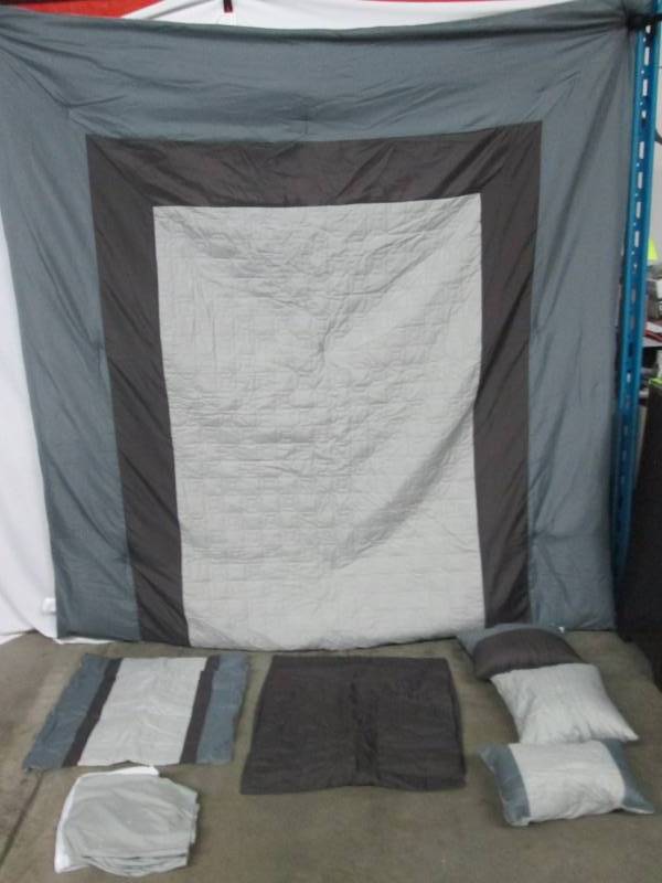 lot 50 image: 9-pc. Comforter Set - Queen
