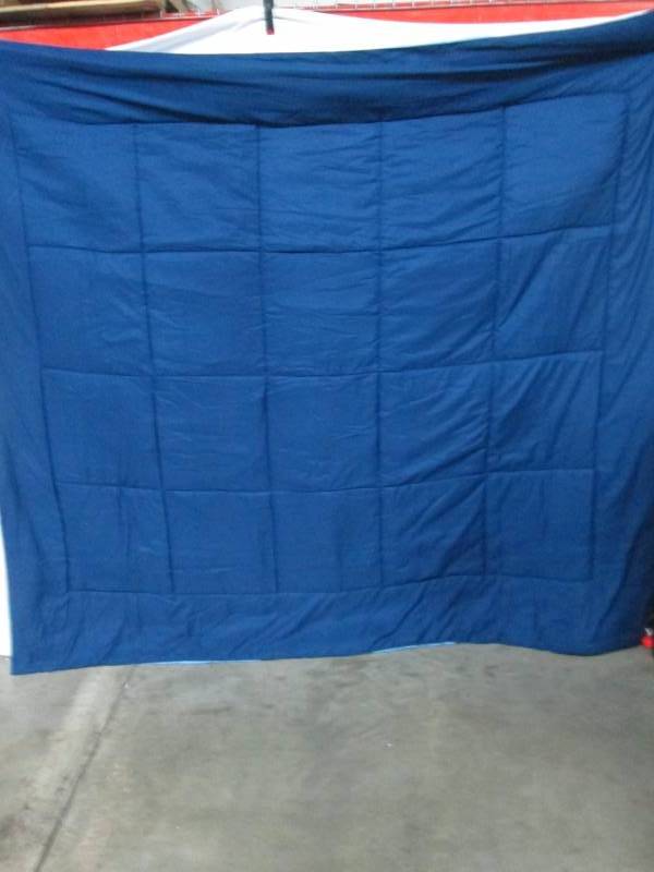 lot 52 image: Alcove Solid Color Reversible Comforter - King