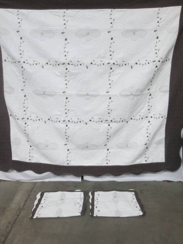 lot 51 image: 3-pc. Bedspread Set - Queen