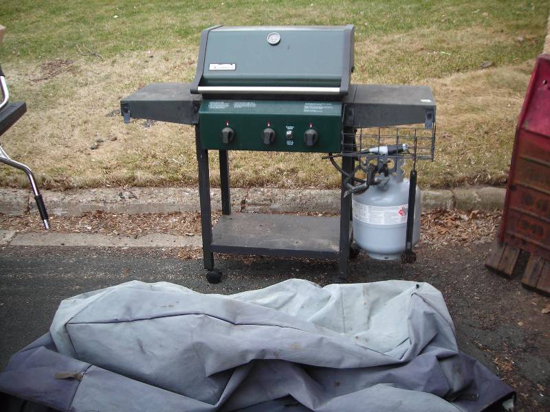 lot 4 image: Kenmore Gas Grill With Propane Tank