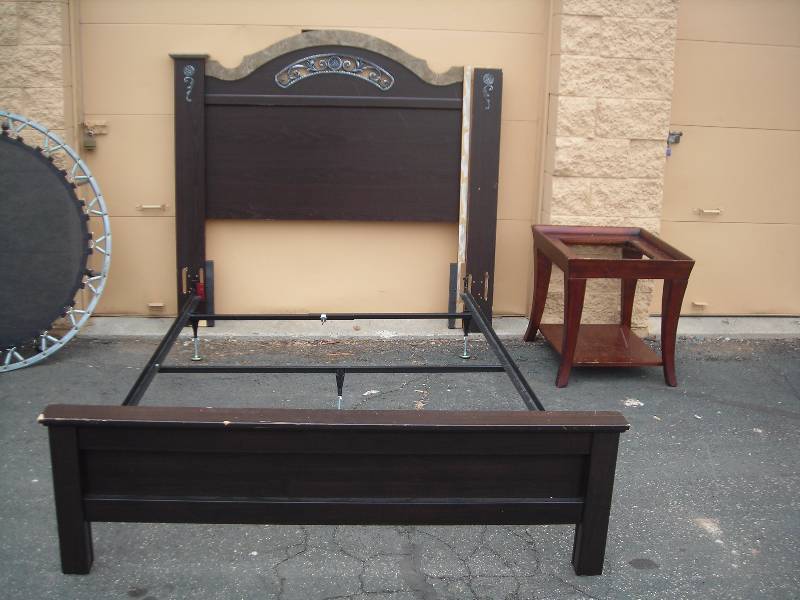 lot 10 image: FullQueen Bed Frame With Head & Foot Boards
