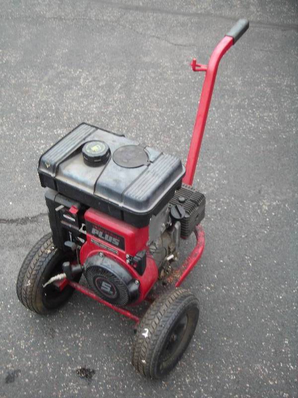 lot 18 image: Briggs & Stratton 5 HP Pressure Washer