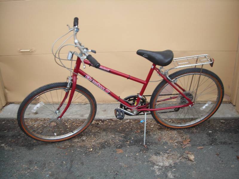 lot 19 image: Red Cherokee 26 Inch Bike