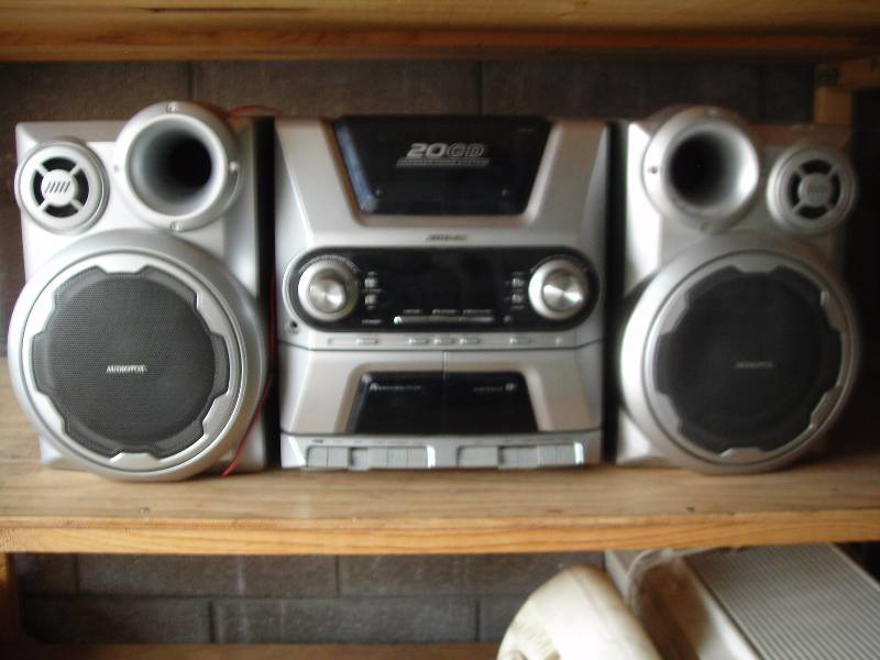 lot 25 image: Audiovox Stereo