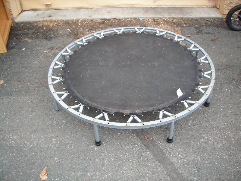 lot 27 image: Personal Trampoline Exerciser