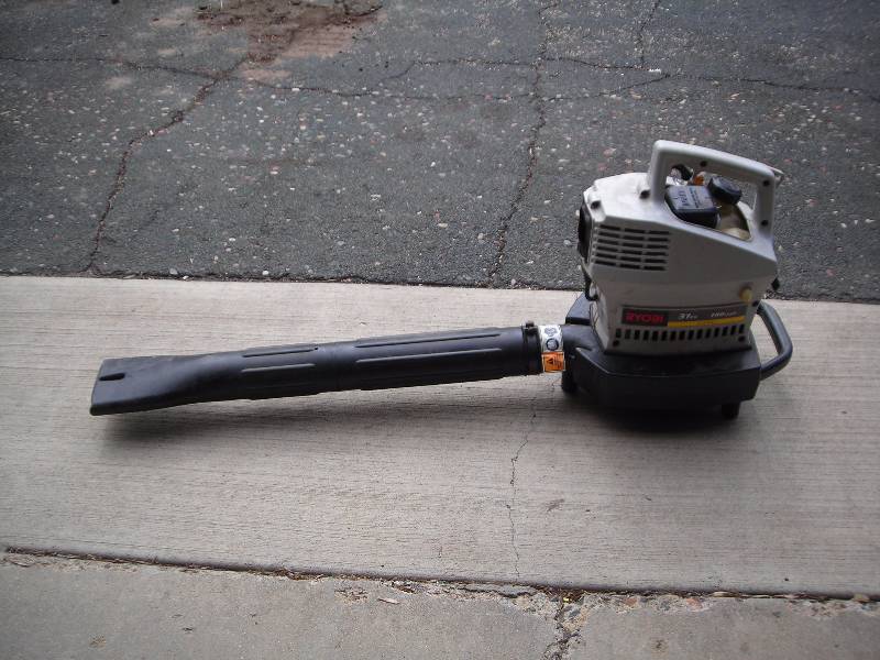 lot 56 image: Ryobi 31 cc Leaf Blower - Works