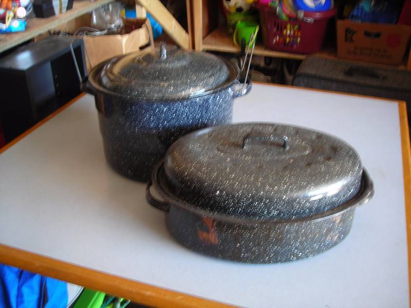 lot 76 image: Large Enamel Roaster With Lid & Canner With Insert