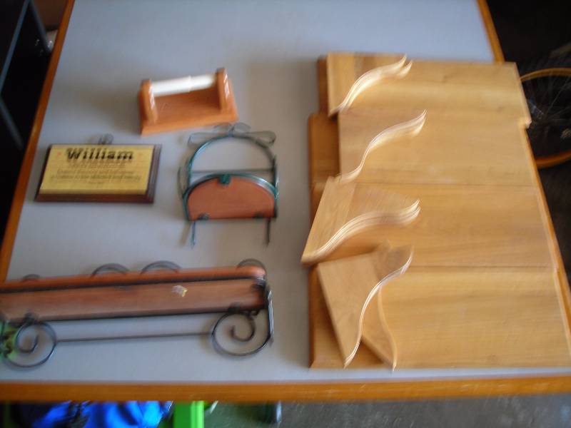 lot 88 image: Assorted Wood Wall Shelves & Decor