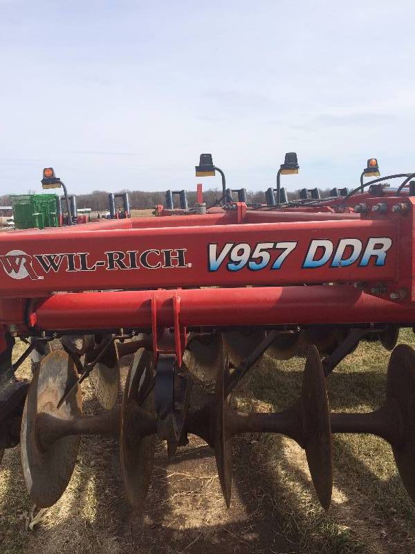 lot 1 image: Wilrich V-957 7 Shank Disc Ripper