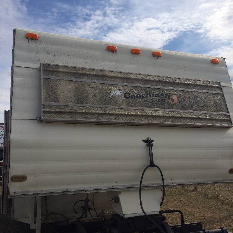 lot 6 image: 1975 Coachman 5th Wheel Camper