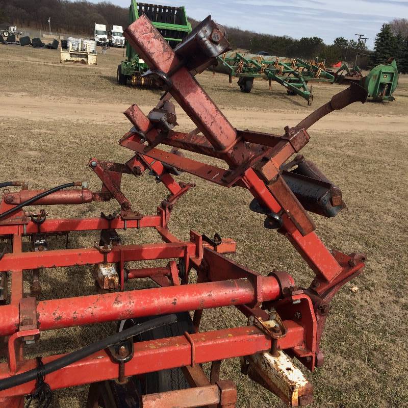 lot 11 image: International 18 4500 Vibra Shank