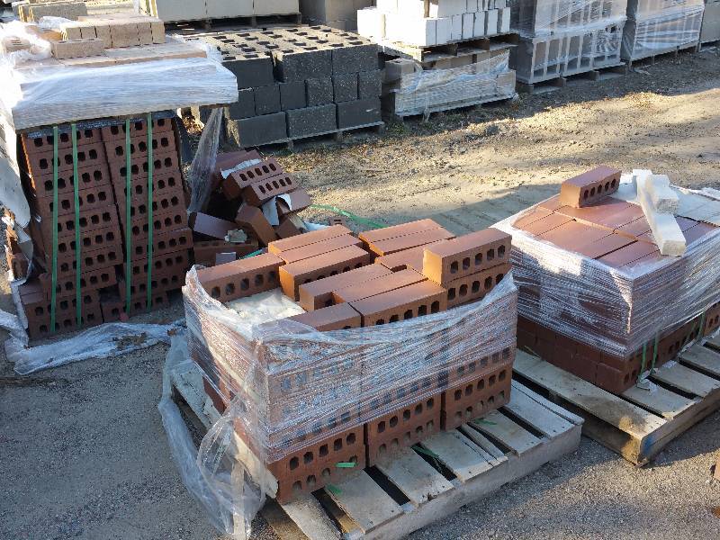 lot 2 image: 4 Piles of Brick