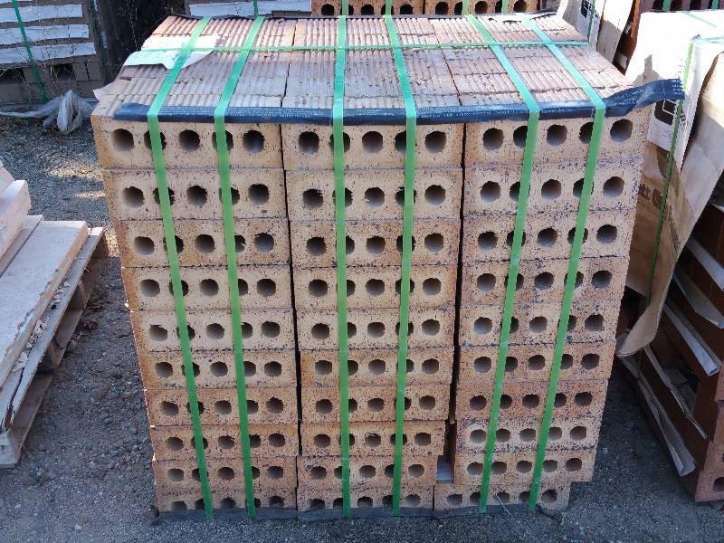 lot 7 image: Cube of 11 58 Brick