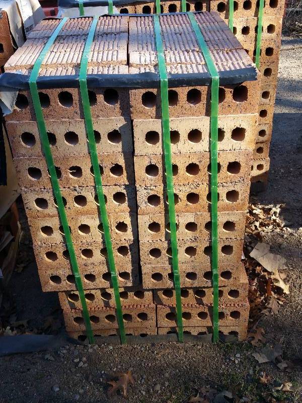 lot 8 image: 23 Cube of 11 58 Brick