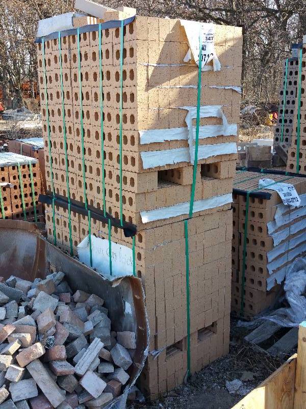 lot 14 image: Sioux City Brick (Approx 2) Cubes