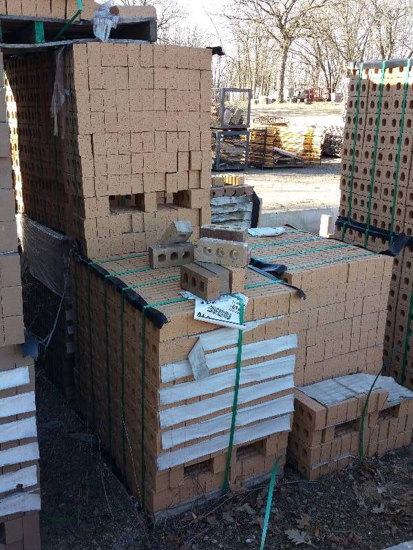 lot 15 image: Sioux City Brick (Approx 2) Cubes