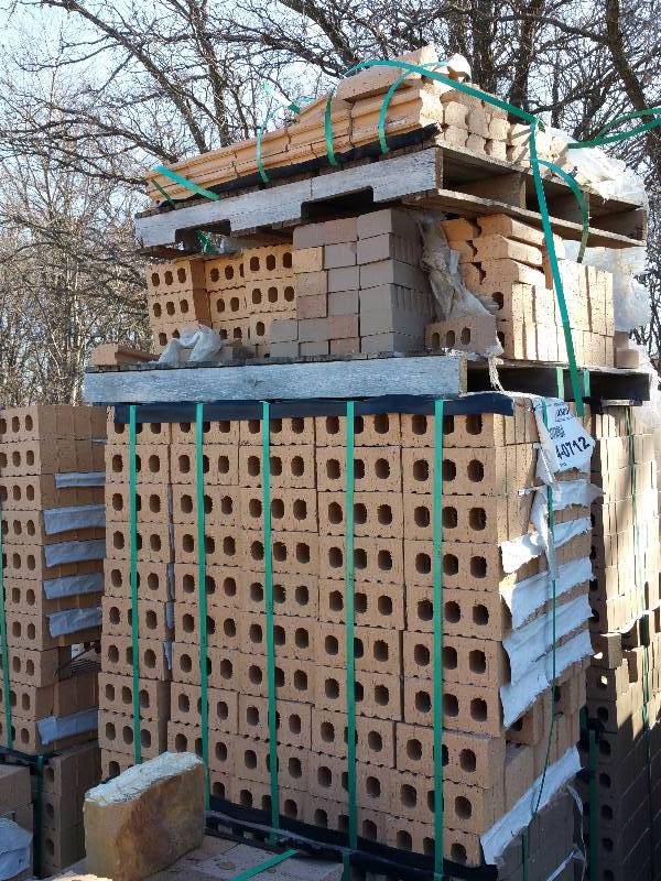 lot 16 image: Sioux City Brick (Approx 1.5) Cubes