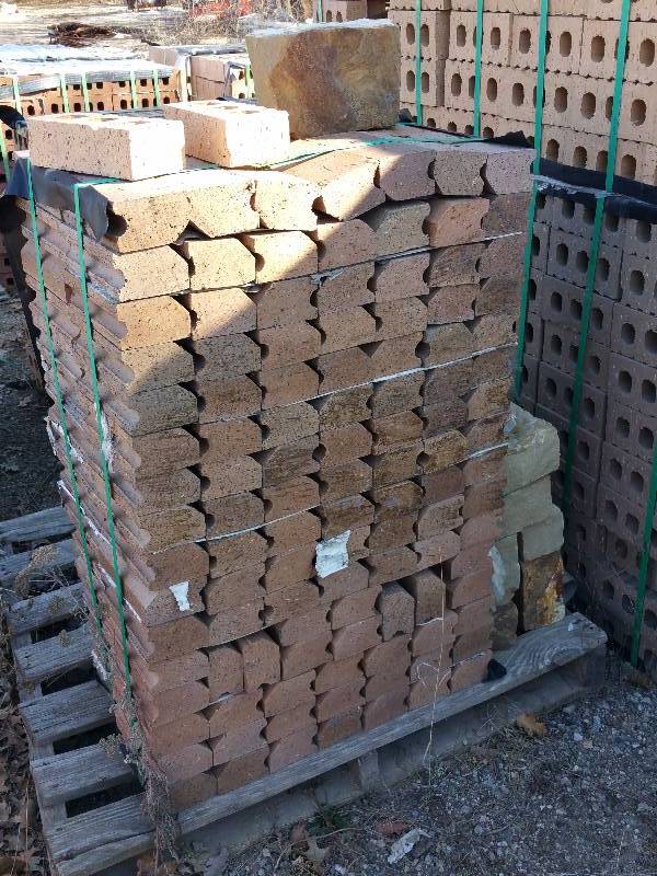 lot 17 image: Pallet of Sioux City Brick