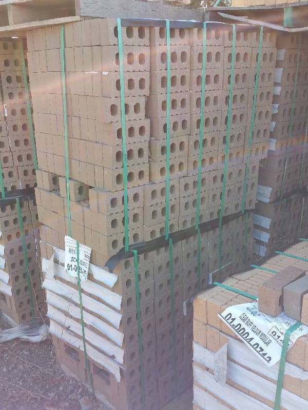 lot 18 image: Sioux City Brick Charcoal Gray Smooth Modular Brick