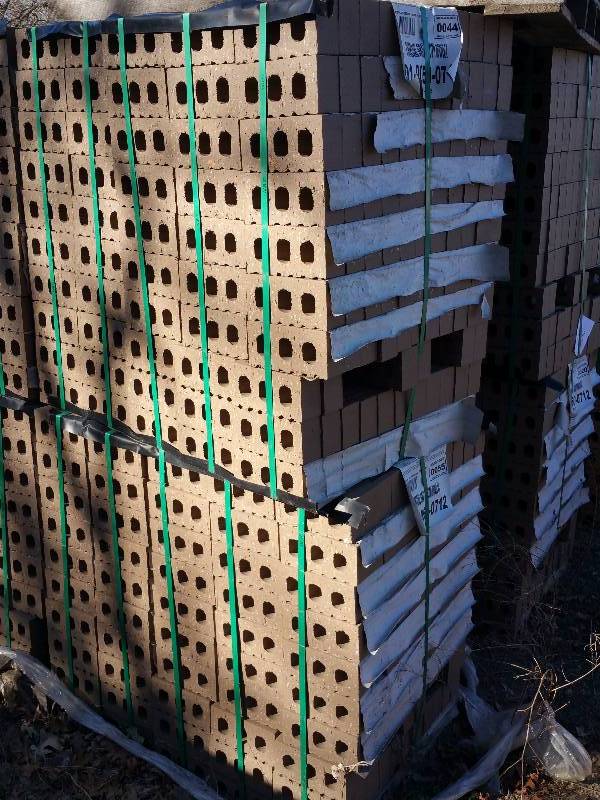 lot 19 image: Sioux City Brick Charcoal Gray Smooth Modular Brick