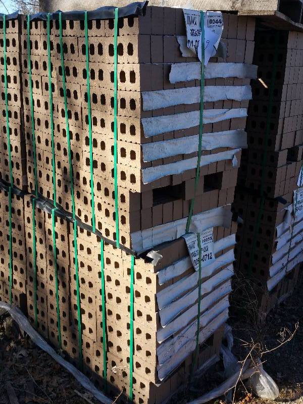 lot 21 image: Sioux City Brick Charcoal Gray Smooth Modular Brick