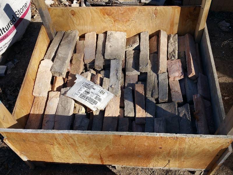 lot 34 image: Approx 90 Sq Ft Ledgestone Caramel Cultured Stone