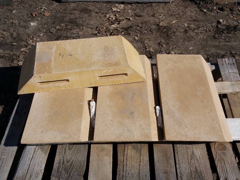 lot 41 image: Various Concrete Building Pieces